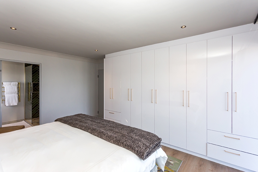 5 Bedroom Property for Sale in Bloubergstrand Western Cape